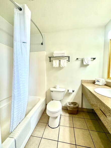 More Photos Of 1768 Beach Blvd, Biloxi Hotel For Sale