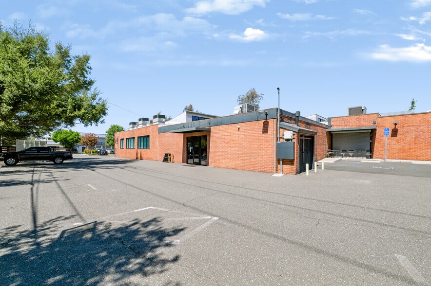 More Photos Of 161 Pasadena Ave, South Pasadena Loft Creative Space For Lease