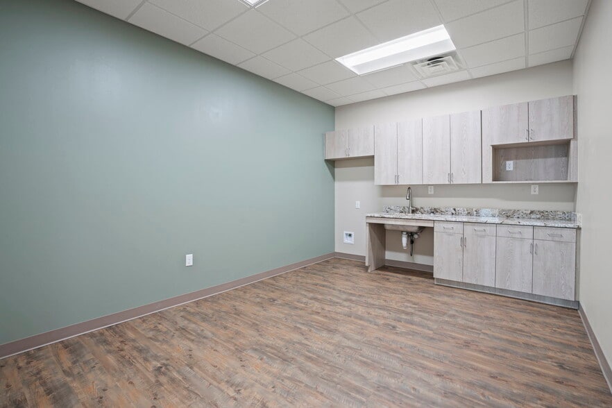 More Photos Of 2751 S Loop 336 W, Conroe Office For Sale