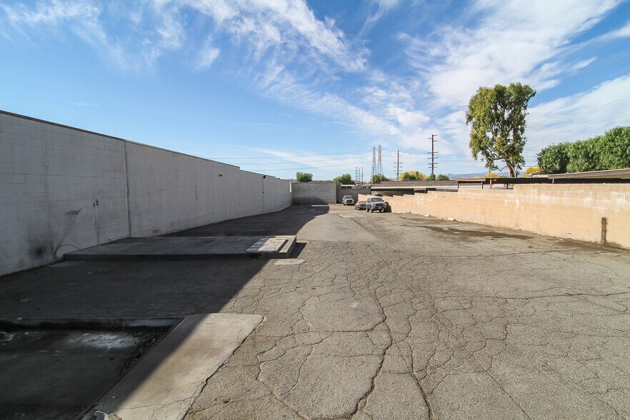 More Photos Of 26081 Bouquet Canyon Rd, Santa Clarita Freestanding For Lease