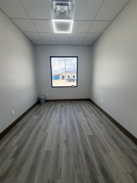 More Photos Of 1849 Forest Park Ln, Pearland Medical For Sale