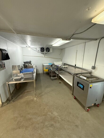 More Photos Of 3408 Industrial Rd E, Homedale Manufacturing For Sale