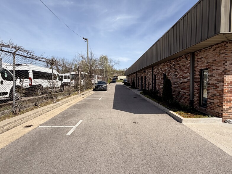 More Photos Of 120 Holiday Ct, Franklin Medical For Lease