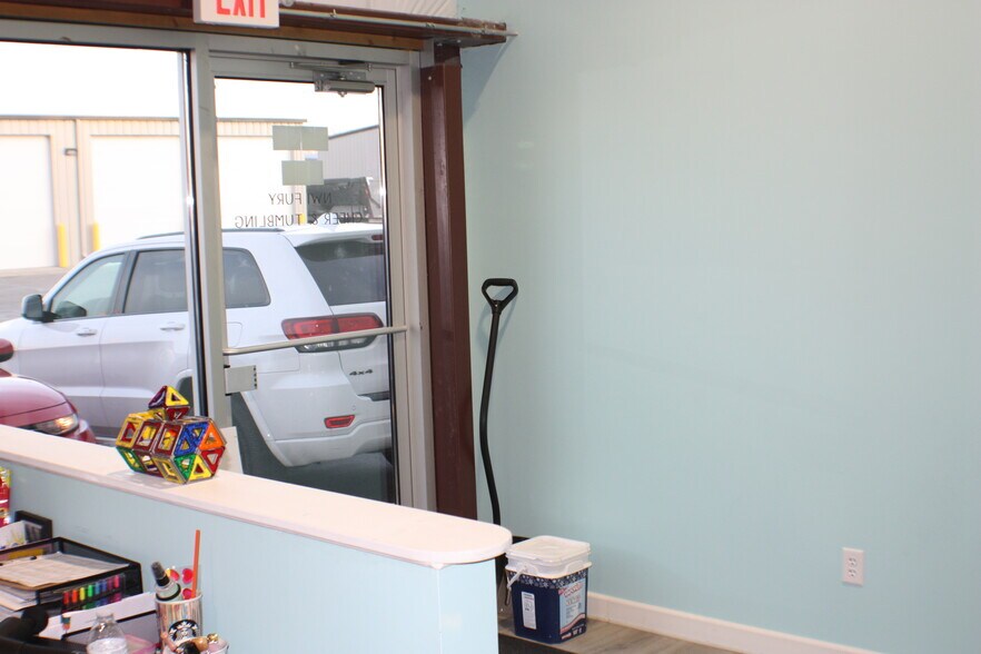 More Photos Of 9934 Express Dr, Highland Industrial For Lease