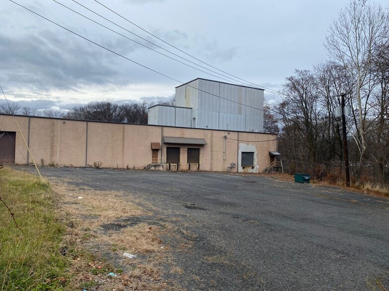 Primary Photo Of 164-168 Manchester pl, Newark Distribution For Lease