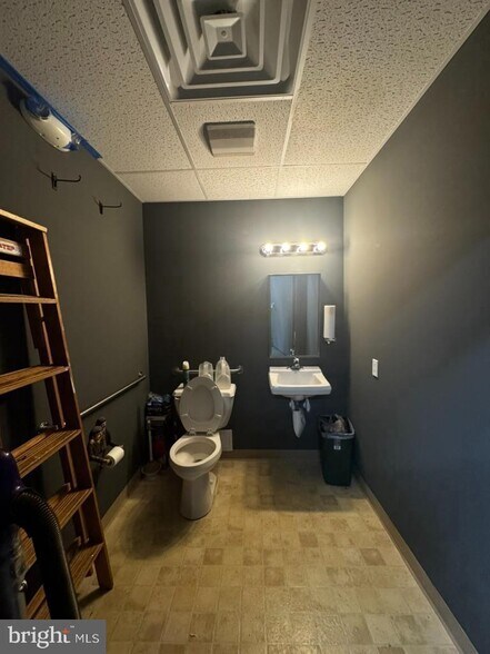 More Photos Of 9917 Stephen Decatur Hwy, Berlin General Retail For Lease