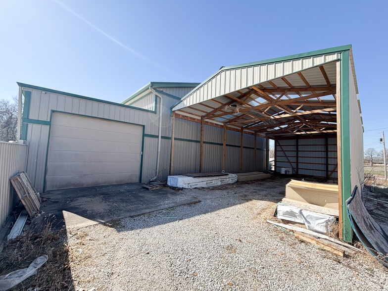 More Photos Of 2012 N Michael Ln, Nixa Warehouse For Sale