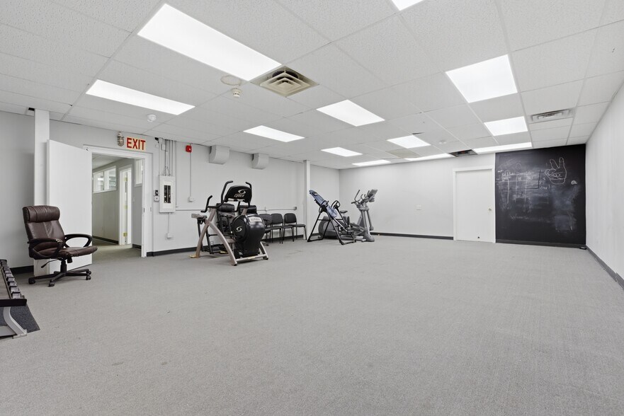 More Photos Of 174 Green St, Melrose Office For Sale