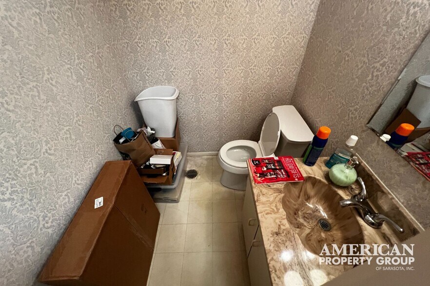 More Photos Of 101 San Marco Dr, Venice Medical For Sale