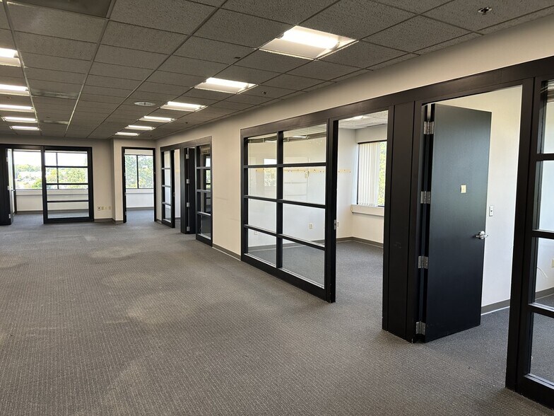 More Photos Of 600 Clark Rd, Tewksbury Medical For Lease