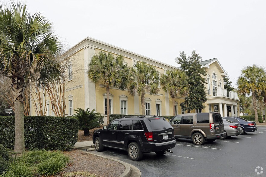 More Photos Of 550 Long Point Rd, Mount Pleasant Medical For Lease