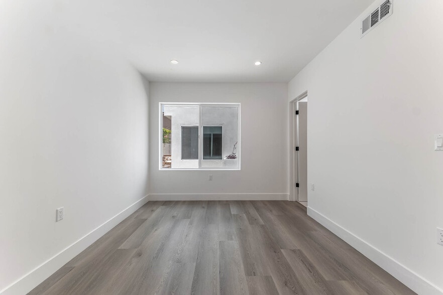 More Photos Of 21719 Hart St, Canoga Park Apartments For Sale