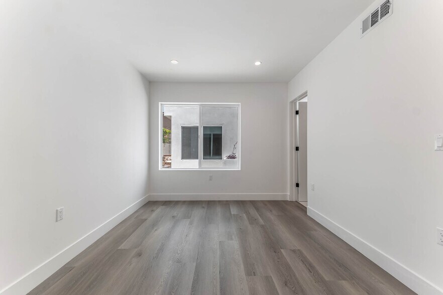 More Photos Of 21719 Hart St, Canoga Park Apartments For Sale