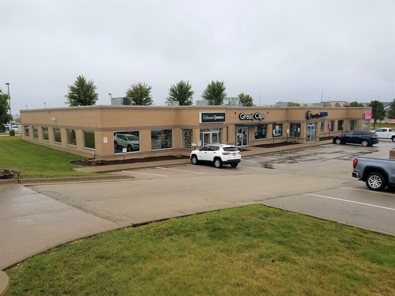 More Photos Of 4840 Asbury Rd, Dubuque Storefront Retail Office For Lease