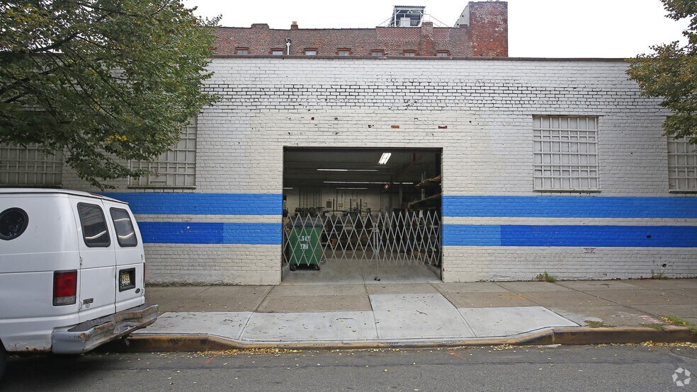 Primary Photo Of 156 Hinsdale St, Brooklyn Warehouse For Lease