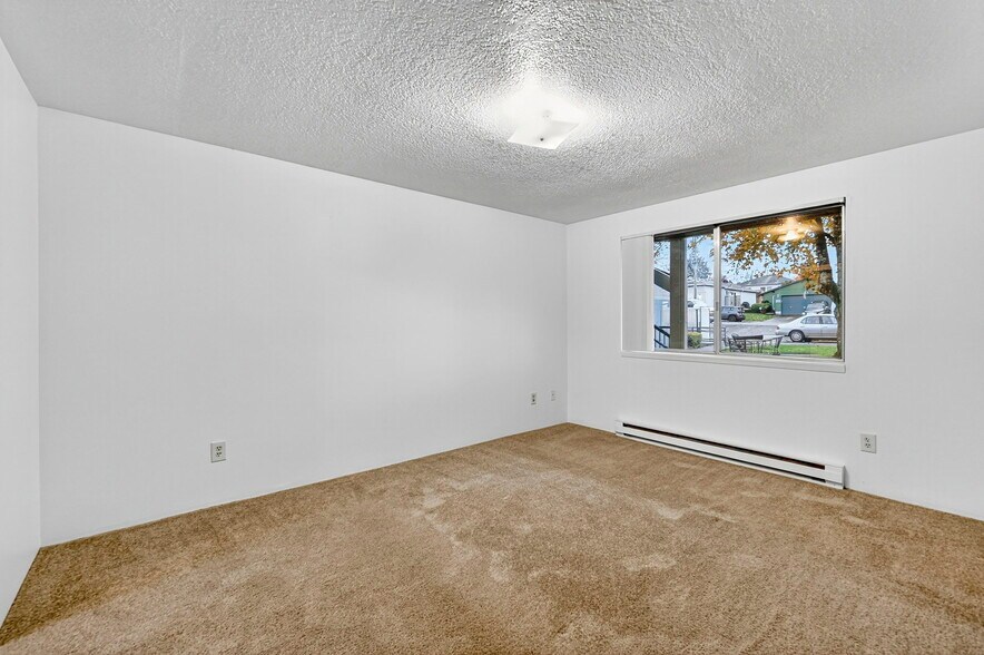 More Photos Of 17170 Beers Ave, Sandy Multifamily For Sale