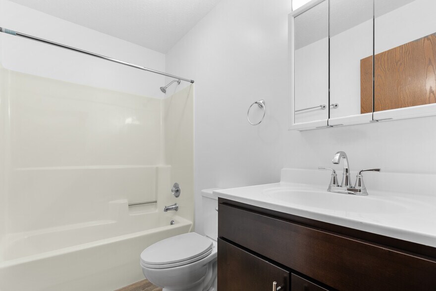 More Photos Of 652 Northgate Cir, Rochester Multifamily For Sale