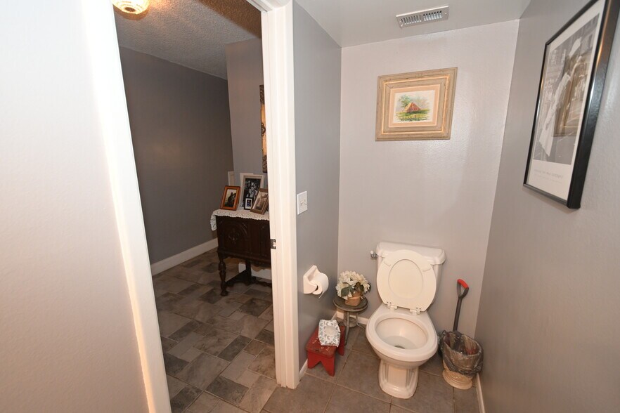 More Photos Of 2101 S Goldenrod Rd, Orlando Storefront For Sale