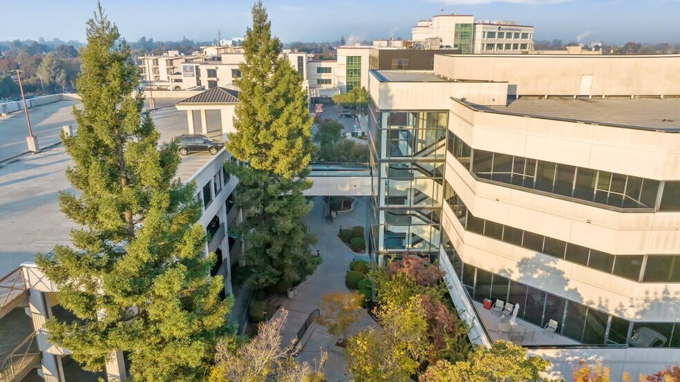More Photos Of 100 Willow Plz, Visalia Medical For Sale