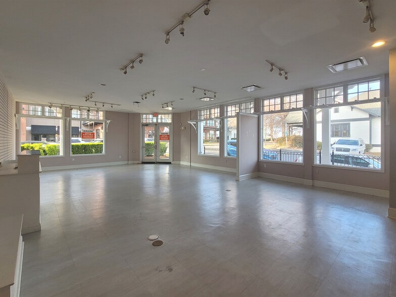 More Photos Of 951 Market St, Fort Mill Storefront Retail Office For Lease