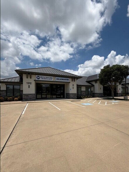 More Photos Of 1312 W Exchange Pky, Allen Medical For Lease