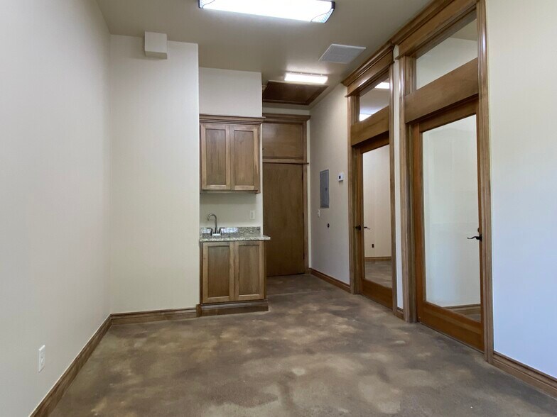 More Photos Of 5706 NW 130th St, Oklahoma City Office For Lease