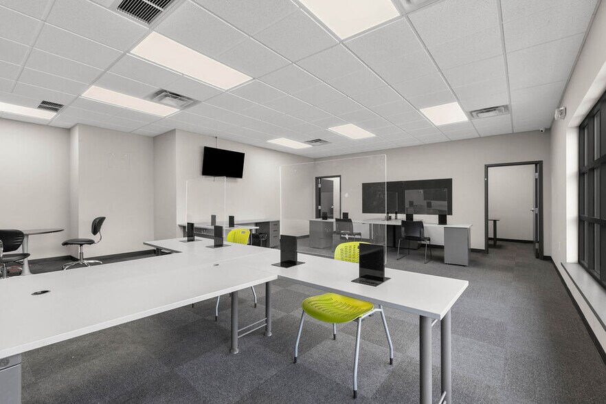 More Photos Of 3051 Delta Marine Dr, Reynoldsburg Light Manufacturing For Sale