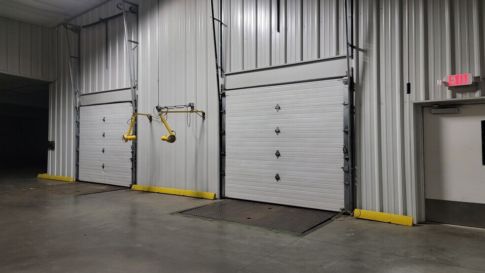 More Photos Of 10610 Washington Ave, Marshfield Warehouse For Lease