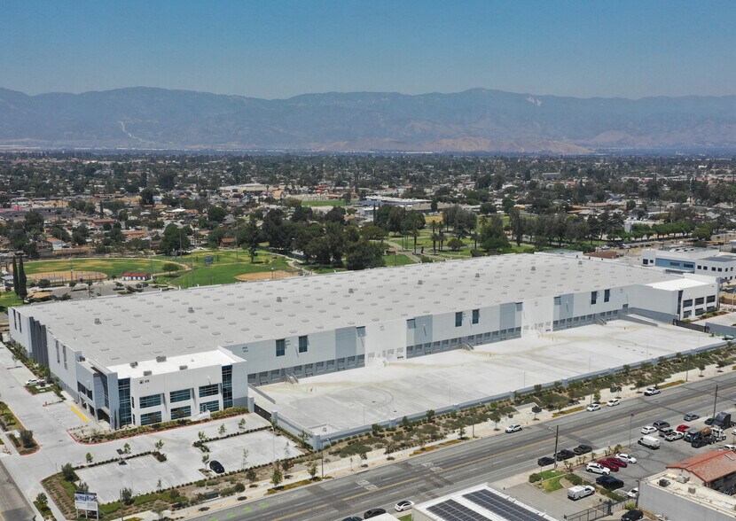 More Photos Of 436 W Rialto Ave, Rialto Distribution For Lease
