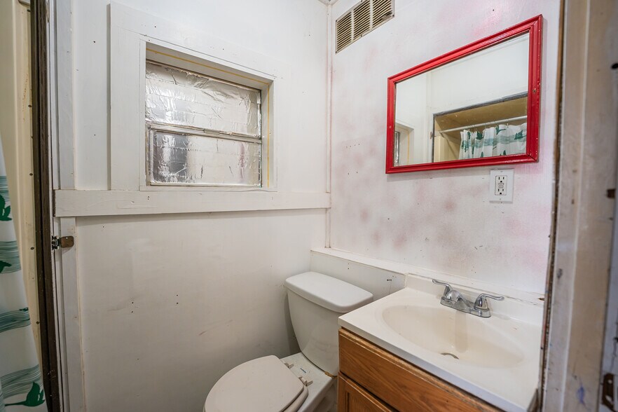 More Photos Of 7050 US Highway 87, San Antonio Freestanding For Sale