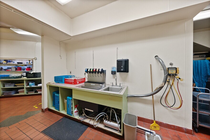 More Photos Of 3105 NE O. B. Riley Rd, Bend Hotel For Sale