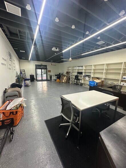 More Photos Of 2321 W 54th St, Los Angeles Specialty For Lease