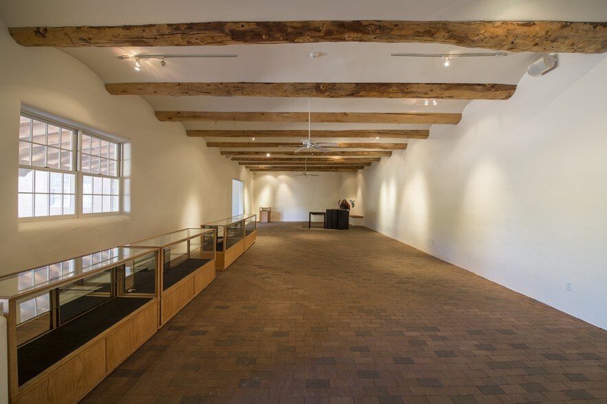 More Photos Of 5 Banana Ln, Santa Fe Freestanding For Lease