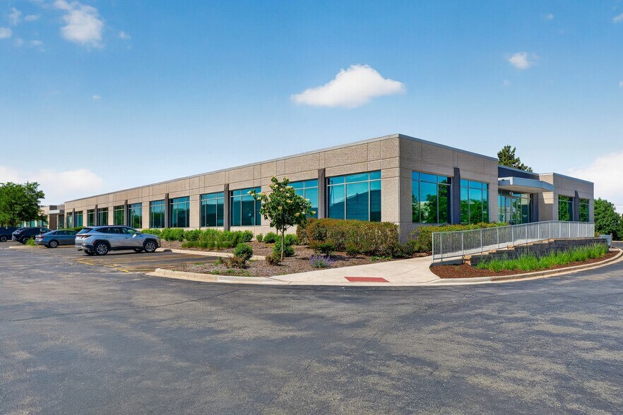More Photos Of 2350 Ravine Way, Glenview Medical For Lease