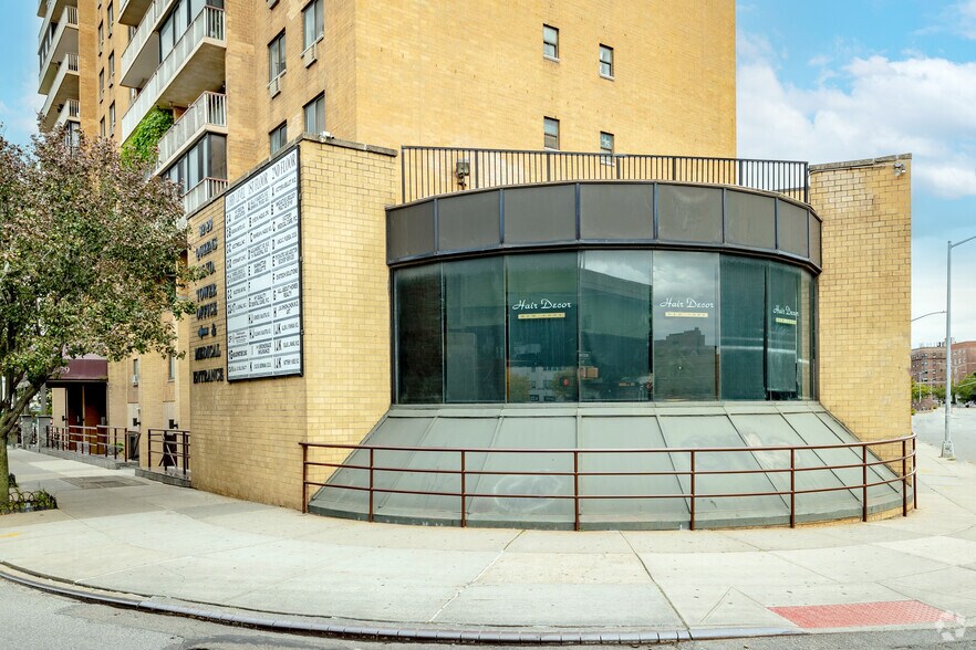 More Photos Of 92-29 Queens Blvd, Rego Park Apartments For Lease