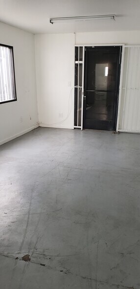 More Photos Of 1127 W Anaheim St, Wilmington Office For Lease