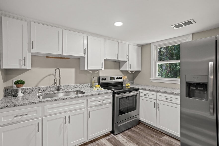 More Photos Of 110-118 Greenforest Cir, Liberty Apartments For Sale