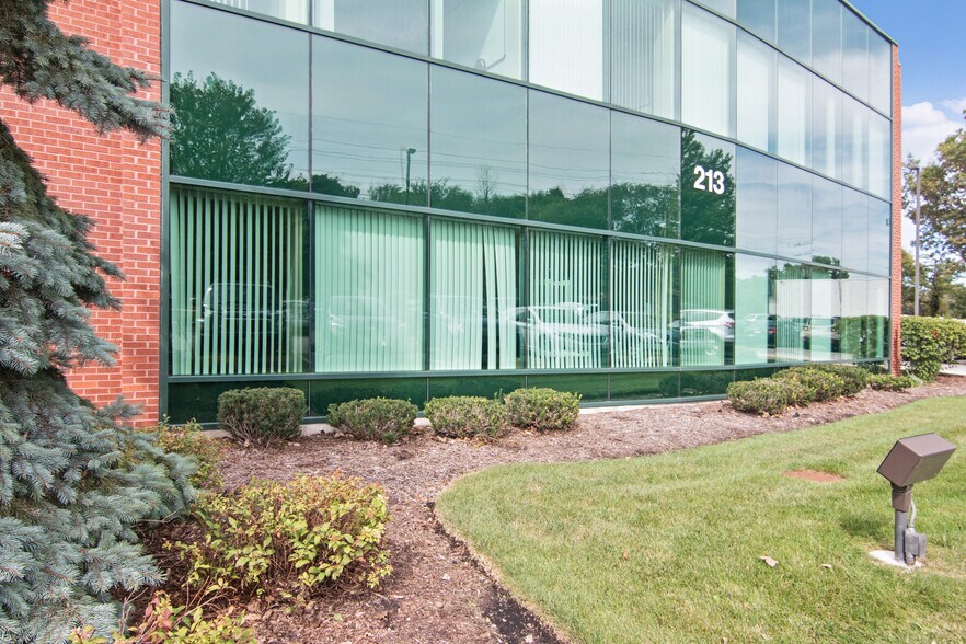 More Photos Of 213 Front St, Mchenry Office For Lease