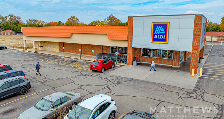 Primary Photo Of 2323 N Amidon Ave, Wichita Supermarket For Sale