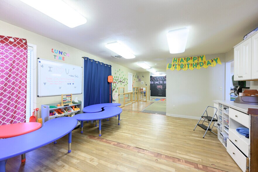 More Photos Of 504 Villa Rd, Newberg Medical For Sale