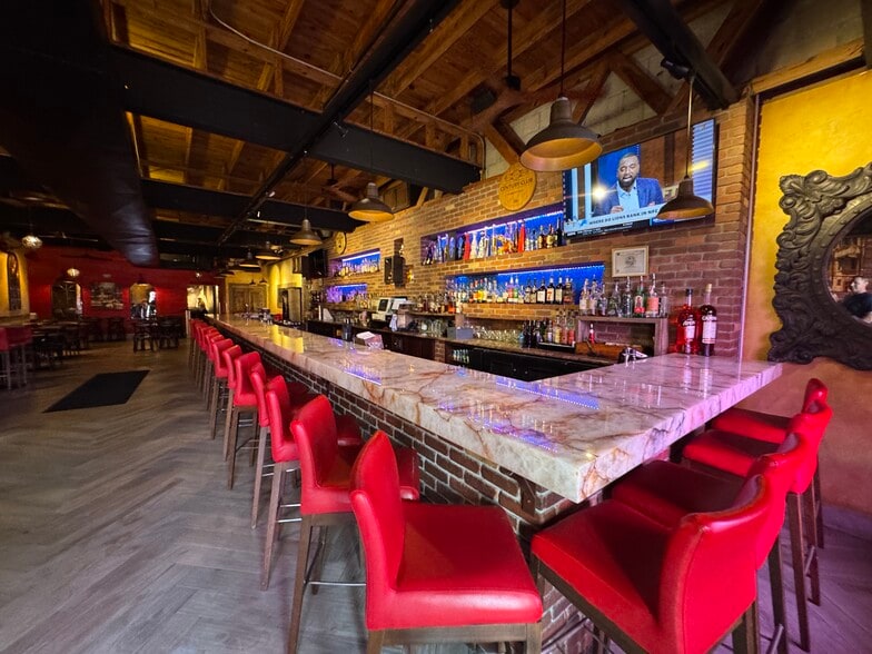 More Photos Of 229 W Venice Ave, Venice General Retail For Sale