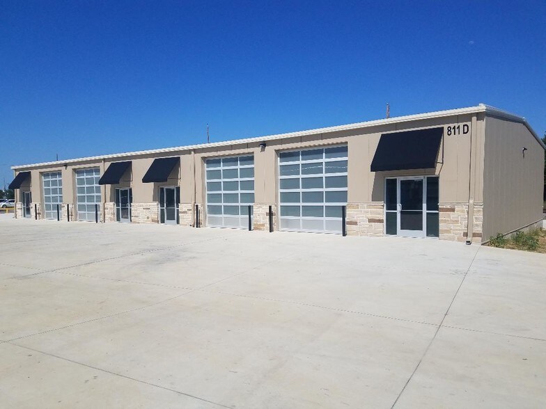 Primary Photo Of 811 Stonecrest Rd, Argyle Showroom For Lease