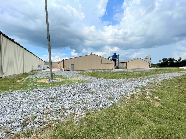 More Photos Of 134 Roger Thomas Rd, Cadiz Warehouse For Sale