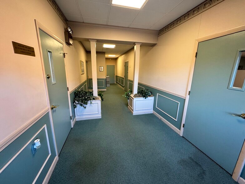 More Photos Of 353 Centerville Rd, Warwick Office For Lease