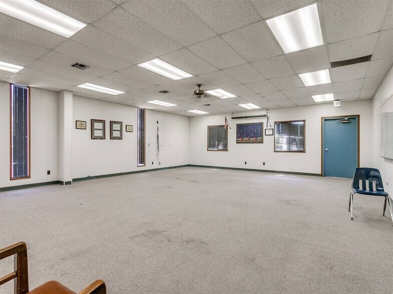 More Photos Of 20670 Walker St, Harrah Office For Lease