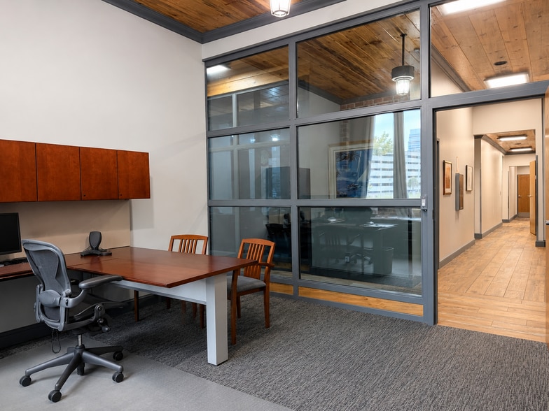 More Photos Of 122 Jefferson St, Jacksonville Office For Lease