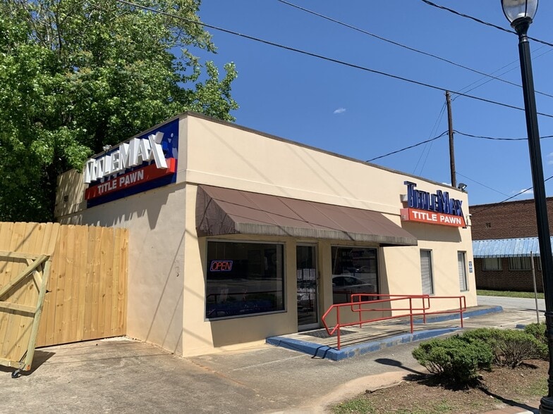 More Photos Of 3137 Main St, East Point Freestanding For Sale