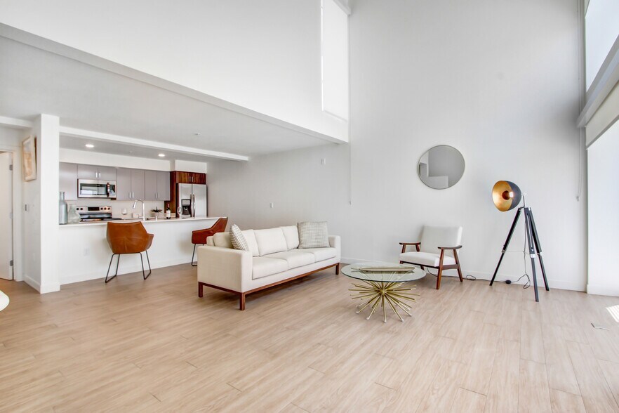 More Photos Of 6625 Reseda Blvd, Reseda Apartments For Lease