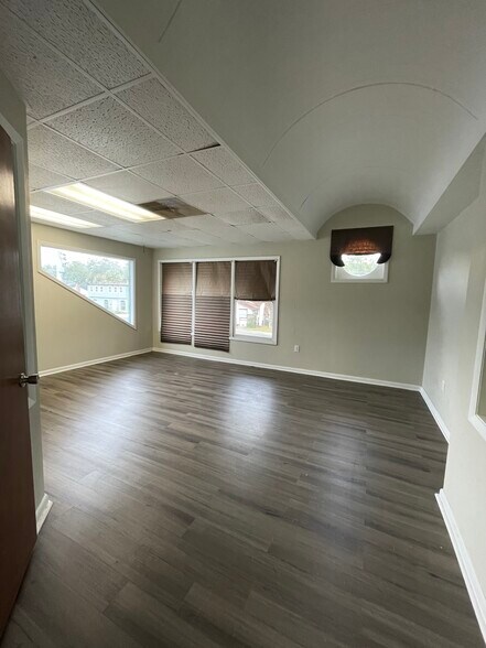 More Photos Of 710 W Colonial Dr, Orlando Office For Lease