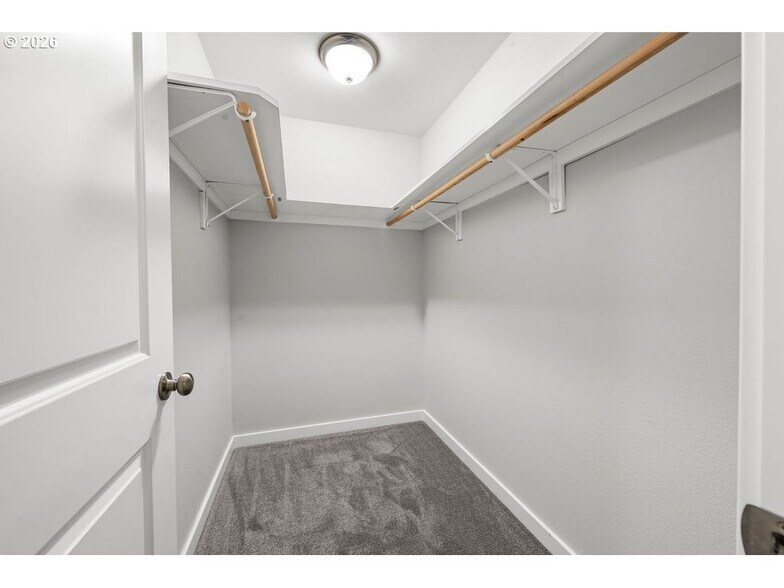 More Photos Of 1524 SE Honeysuckle Loop, Warrenton Apartments For Sale